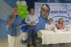 José Aponte dirigiendo sus palabras en conferencia de prensa.